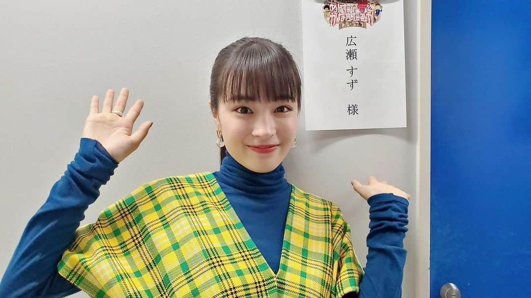 広瀬すずのインスタグラム：「髪切らないのかなあ！！ 🥺 #広瀬すず @suzu.hirose.official  #HIROSESUZU #ヒロセスズ #モデル#model  #女優#俳優 #actress#actor  #可愛い#かっこいい #CUTE#COOL  #写真#Photo#camera」