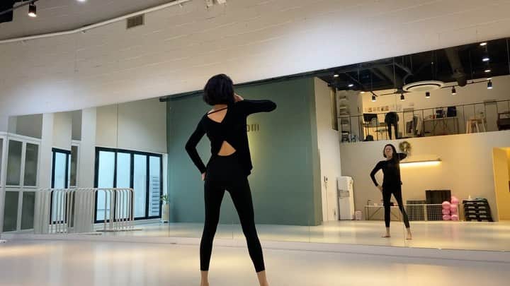 のインスタグラム：「풀 영상은 연습좀 더 하고 ㅎㅎㅎㅎㅎㅎ 💃🏻🕺🏻👯‍♀️ #현대무용꿈나무  #나는언제쯤ㅋㅋ  #근데아주재밌다」