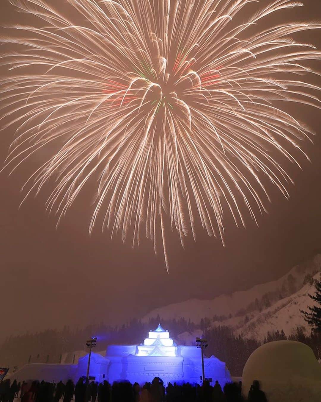 Rediscover Fukushimaさんのインスタグラム写真 - (Rediscover FukushimaInstagram)「Fantastic firework displays await at Tadami Snow Festival this winter! Travel all the way to Tadami on the now-famous Tadami Line scenic local railway. This year's festival will be held on February 8 and 9!」1月14日 16時27分 - rediscoverfukushima