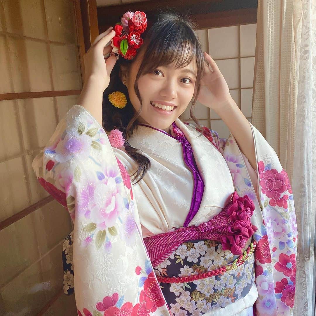 のインスタグラム：「地元の成人式の振袖はこんな感じ〜 きゃわゆい」