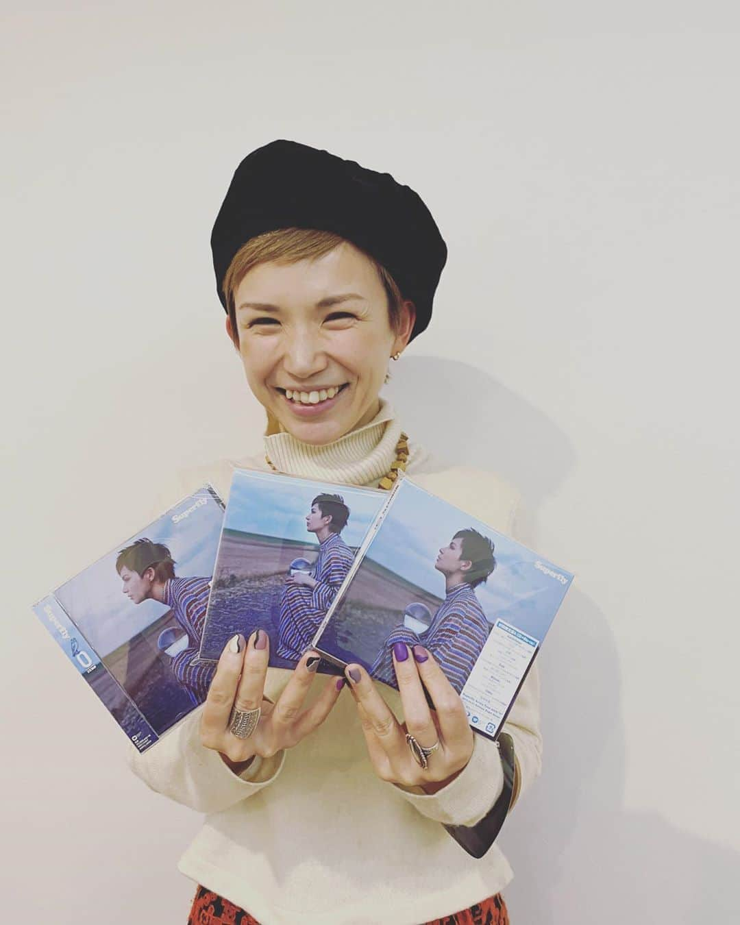 Superflyさんのインスタグラム写真 - (SuperflyInstagram)「今日は楽しい店着日！ CDショップのみなさん、ありがとうございます。  ゼロな気持ちってサイコーだー」1月14日 16時59分 - superfly_shiho