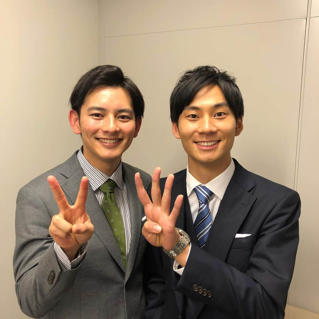 内野泰輔さんのインスタグラム写真 - (内野泰輔Instagram)「敬樹誕生日おめでとう🎉  昨日だけど💦  という事で今湊アナは何歳になったのか 2枚目をご覧下さい❗️ #事後報告  #誕生日 #1月13日 #今湊敬樹 アナ #livenewsα  #萱野稔人 さん #三田友梨佳 アナ #大川立樹 アナ #フジテレビアナウンサー」1月14日 17時03分 - taisuke_uchino