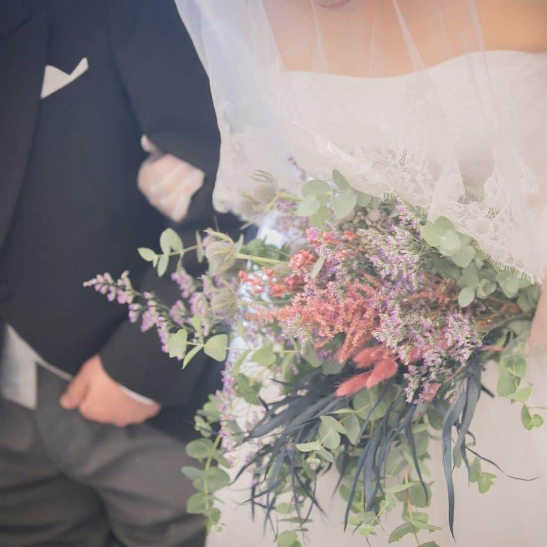 アンジェローブ 名古屋 結婚式場さんのインスタグラム写真 - (アンジェローブ 名古屋 結婚式場Instagram)「. @weddingisland_angerobe をフォローして. 『 #アンジェローブ 』のタグで. お写真を投稿してください . 素敵なご家族の心が温かくなるウェディング。 コーディネートもとっても素敵✨ ． こちらにレポート載ってます💕 https://pla-cole.wedding/wedding_reports/9375 @wedding_adviser . ——————————. . -アンジェローブの公式HPをcheck＊* http://www.angerobe.co.jp/sp/ -ブライダルフェアの予約はコチラから♪ http://www.angerobe.co.jp/sp/fair/ . ——————————. . ぜひ『 #アンジェローブ 』のハッシュタグで. ウェディングの写真を投稿してくださいね＊*. ステキなお写真はこちらのアカウントで. リグラムさせていただきます♪. . また『#アンジェローブ』のハッシュタグで. 投稿していただいた#アンジェ嫁 様は. 必ずフォローさせて頂きます💕  プレ花嫁さんも卒花嫁さんも. ずーっと繋がっていきましょう💕 ——————————. . #カラードレス #wedding  #weddingdress #👰 #ウェディングドレス #ブーケ #bouquet #ウェディングブーケ #プレ花嫁 #かわいい #結婚式準備 #卒花 #東海プレ花嫁 #名古屋プレ花嫁 #リニューアルオープン #アンジェローブ  #名古屋結婚式場 #婚約 #プロポーズ #港区 #金城ふ頭 #natural #ナチュラル #ナチュラルウェディング  #ウェディングレポート #ドレス迷子 #チュールドレス #ウエディングフォト」1月14日 17時12分 - weddingisland_angerobe