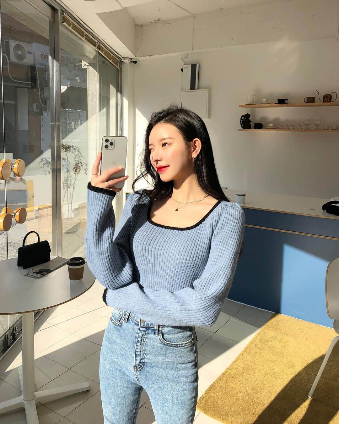 Chuuのインスタグラム：「바디라인 예뻐보이는 퍼프소매니트💙」