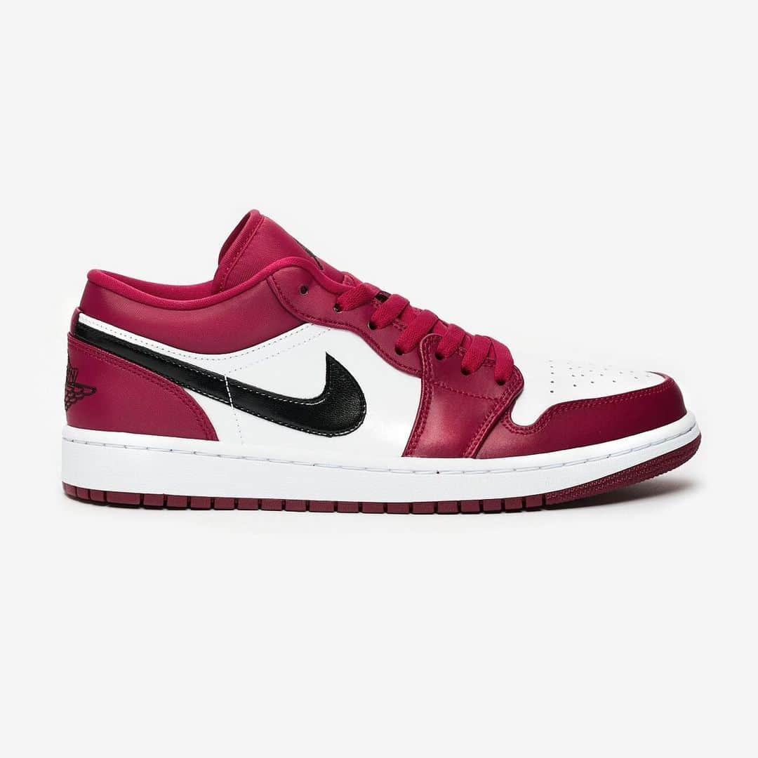HYPEBEASTさんのインスタグラム写真 - (HYPEBEASTInstagram)「@hypebeastkicks: @jumpman23‘s Air Jordan 1 Low has received a “Noble Red” remake. Offering a slightly twisted take on the classic Air Jordan white/red/black color scheme, the new iteration differentiates itself from its predecessors with darker hues and alternate materials, making for a look that’s both familiar and foreign. It’s available now globally at stockists like @sneakersnstuff. ⁠⠀ Photo: Sneakersnstuff」1月14日 17時27分 - hypebeast