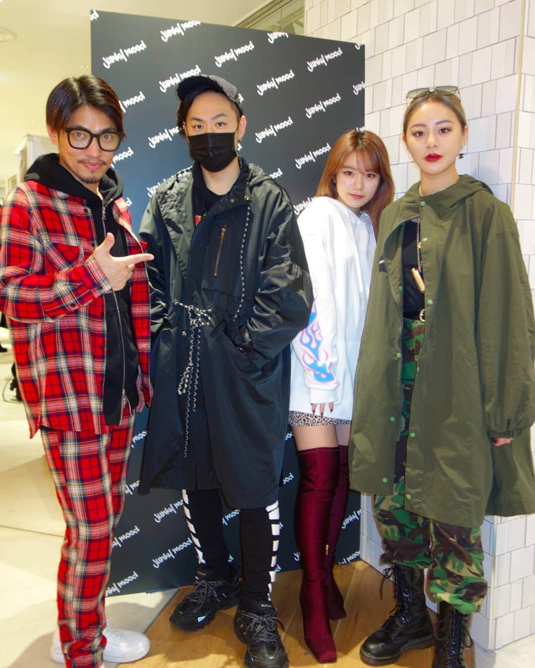 DJ DAIKI（若林大輝）さんのインスタグラム写真 - (DJ DAIKI（若林大輝）Instagram)「渋谷PARCOで去年スタートした友達の ストリートブランド @junkymood のPopup があったので遊びに来ました🤘 . ジャングルポケットの 斎藤さんも来て皆でワイワイ♪ . 新作パーカーゲットしたので 着るのが楽しみ🎶 しんちゃんいつもありがとう😊」1月14日 17時41分 - daiki.wakabayashi