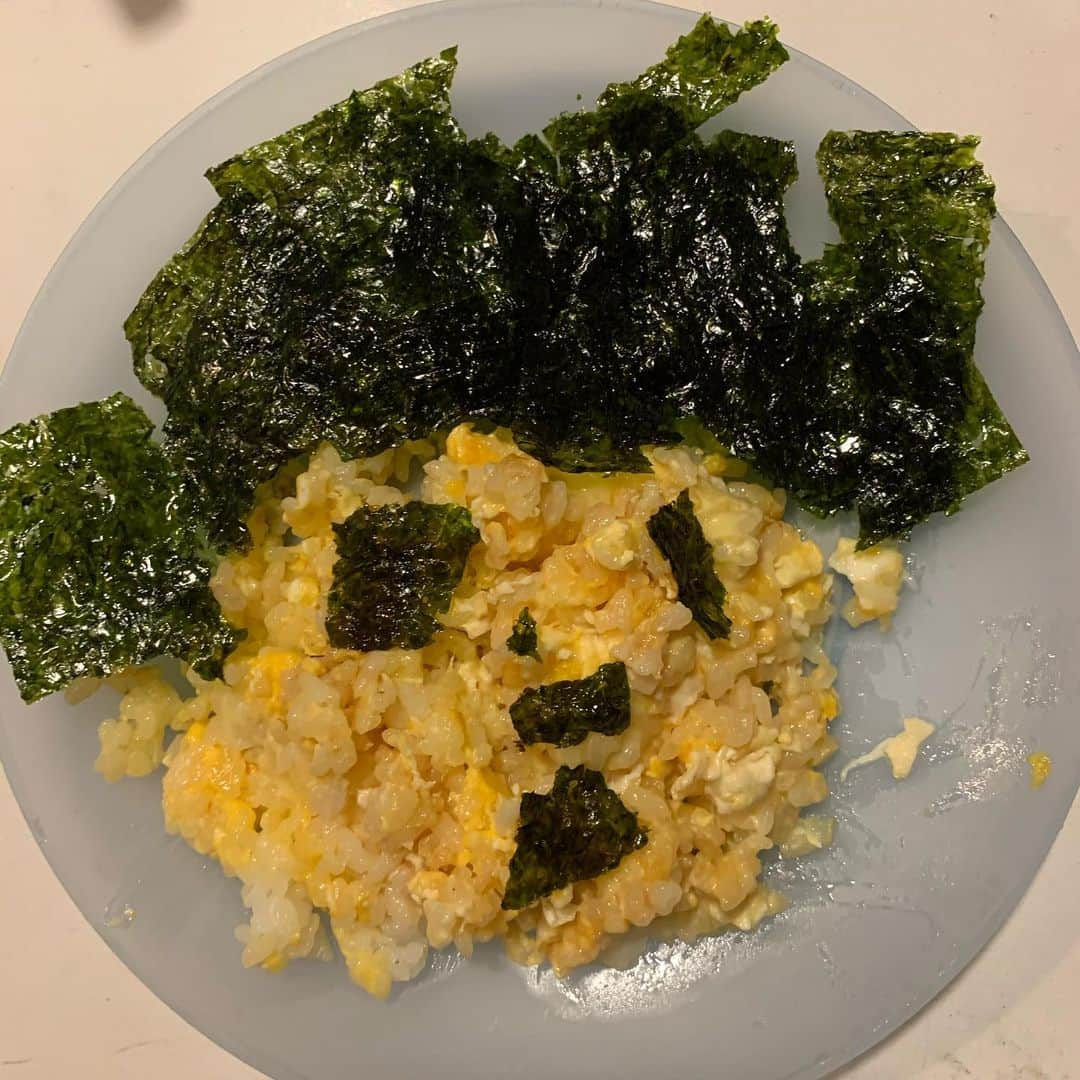 LiLyさんのインスタグラム写真 - (LiLyInstagram)「おやつ🕵️‍♂️ #炒飯　 #海苔bykids #リリ弁当笑」1月14日 17時45分 - lilylilylilycom