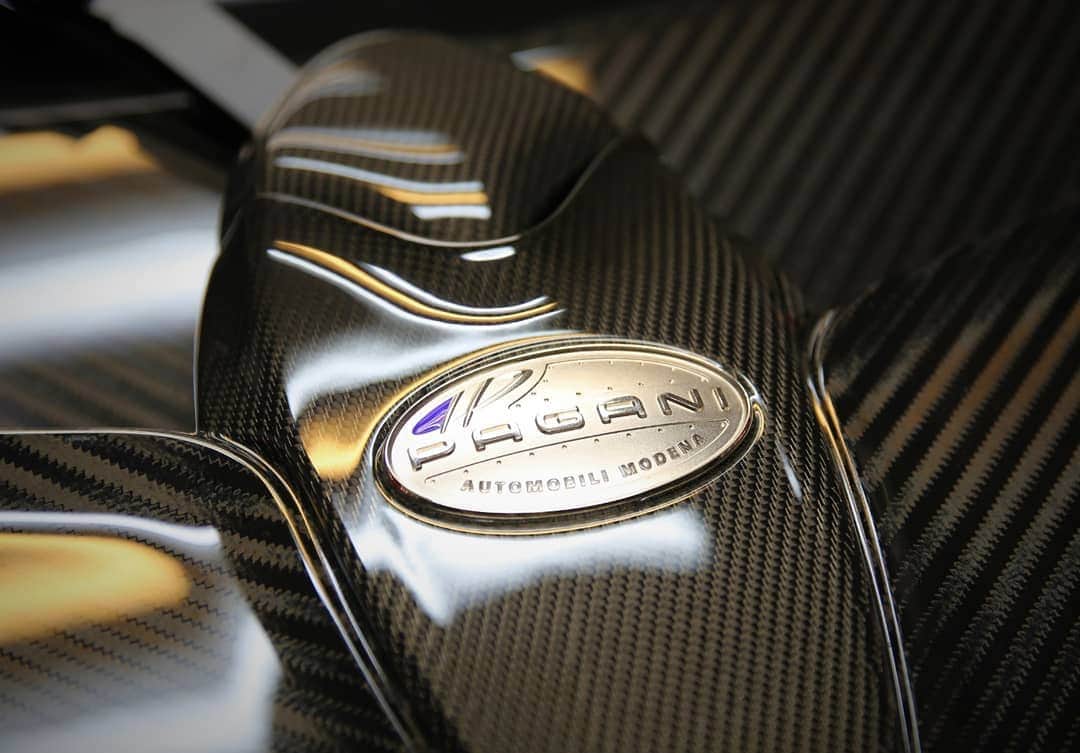 パガーニ・アウトモビリのインスタグラム：「The attention to detail on the Huayra Roadster. #pagani #huayra #huayraroadster」