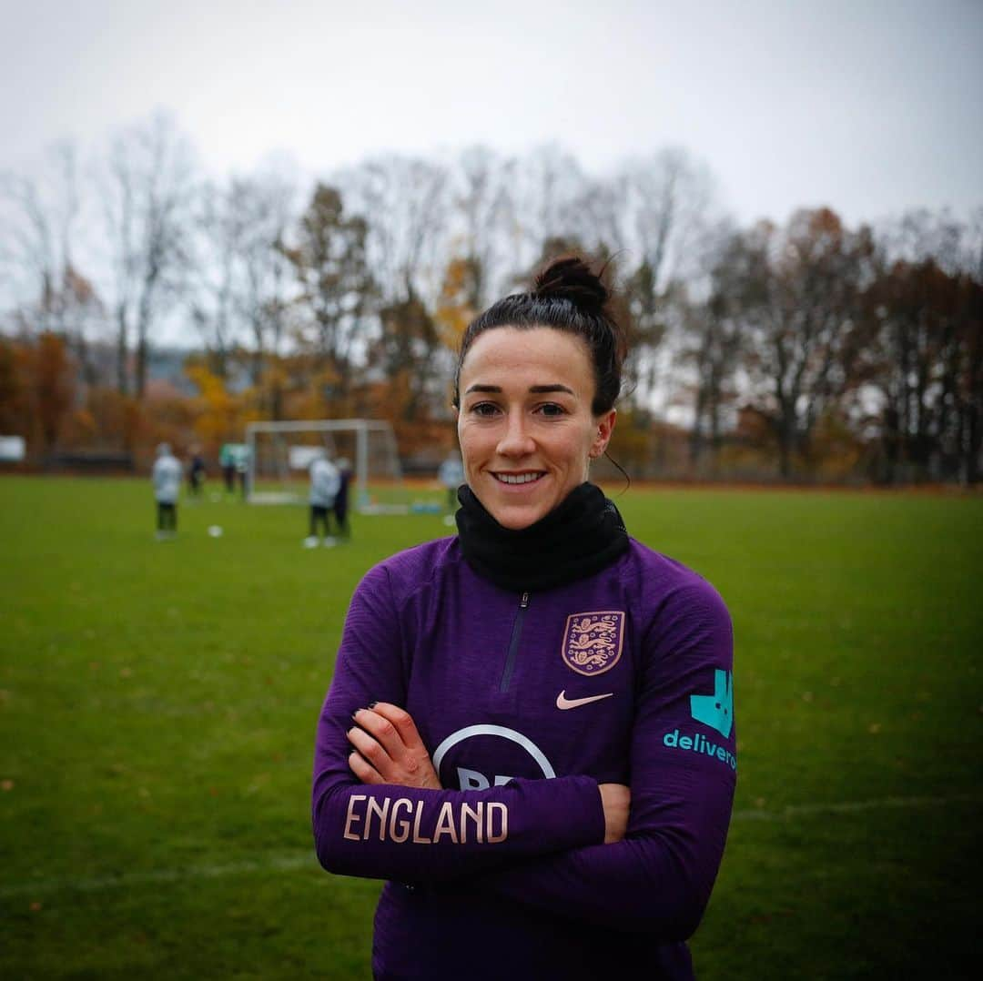 サッカー イングランド代表チームさんのインスタグラム写真 - (サッカー イングランド代表チームInstagram)「@lucybronze is your 2019 @bt_uk England Women’s Player of the Year! 👏」1月15日 4時00分 - england