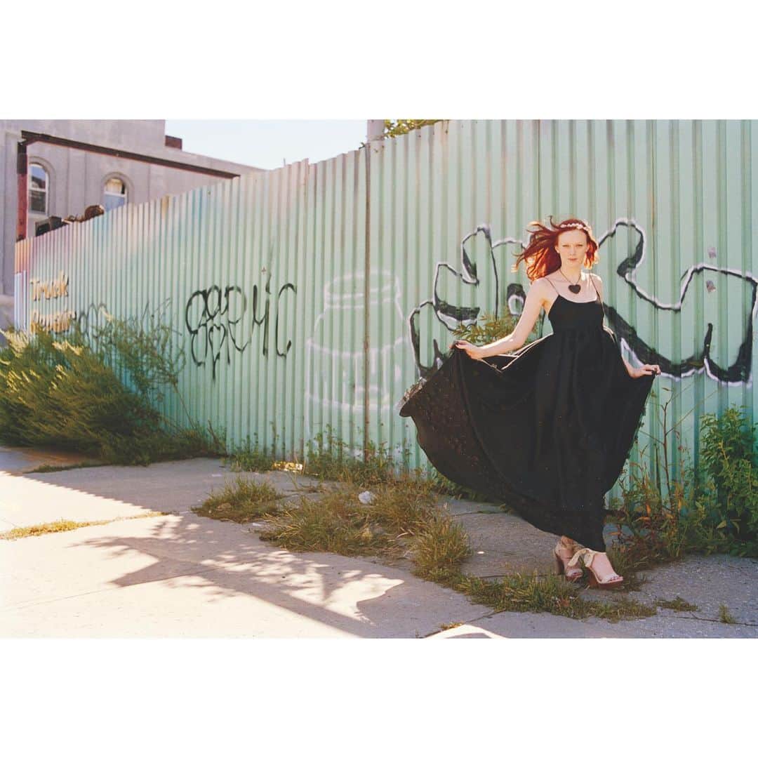エリン フェザーストンのインスタグラム：「Happy birthday to beautiful @misskarenelson! You are a bright star in this world! Here some of my favorite shots from one of my first collections taken by @ellenvonunwerth who is also celebrating her birthday this week! ❤️❤️❤️❤️ More memories from this shoot in my stories」