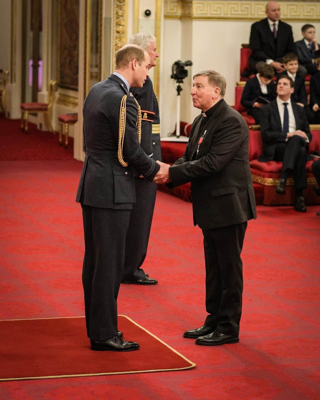 ウィリアム（ケンブリッジ公）さんのインスタグラム写真 - (ウィリアム（ケンブリッジ公）Instagram)「A closer look at some of today’s Investiture recipients 🎖️ honoured by The Duke of Cambridge at Buckingham Palace:  1. Father Brian D’Arcy, presented with an OBE for his work on Cross Community Relations in Northern Ireland.  2. Sir Andrew Strauss, former @englandcricket captain, Knighted for services to Sport.  3. Margaret and William Foster MBE, who have fostered 183 children over 34 years.  4. Musician @miamatangi MBE — who funded Youth Action International’s work to help youth break out of cycles of violence and poverty in war torn African communities.  Anyone can nominate someone for an honour — visit @CabinetOffice to find out more.  Photos and footage courtesy of PA / BCA」1月15日 4時12分 - princeandprincessofwales