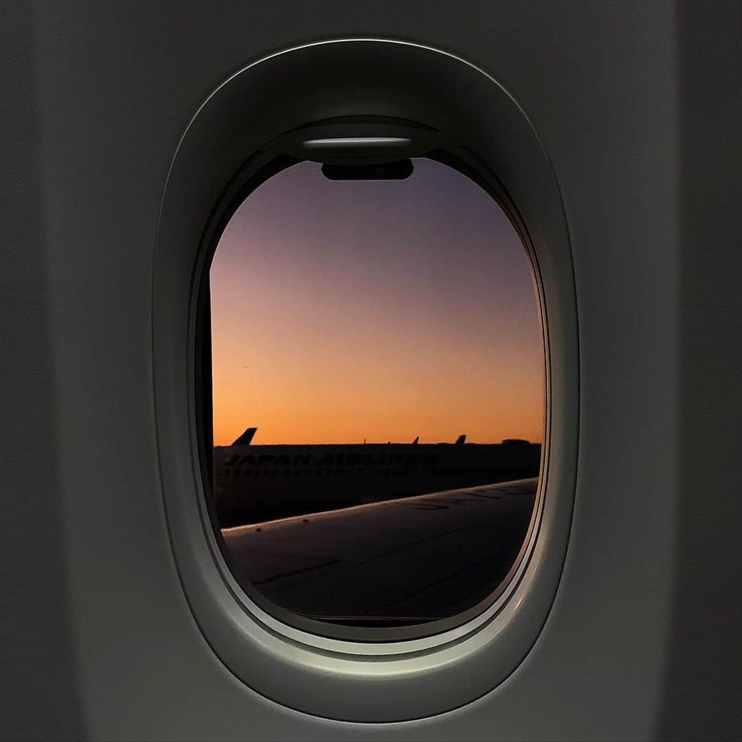山本奈衣瑠さんのインスタグラム写真 - (山本奈衣瑠Instagram)「飛行機や新幹線の丸い窓だいすきです🤟🏼」1月15日 4時15分 - nairuuuu