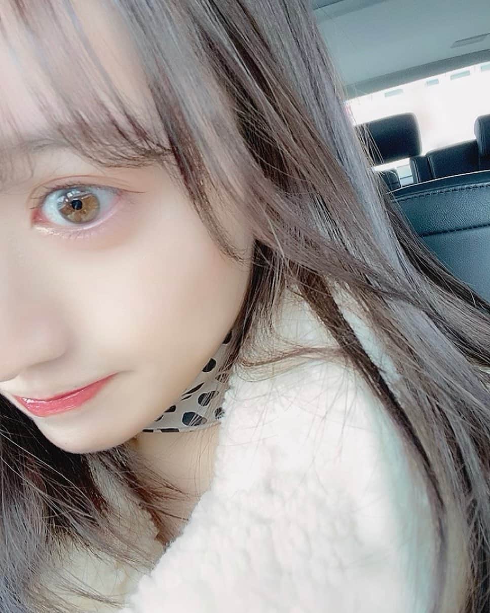 大野真昂のインスタグラム：「☺︎ ・ 熊本帰ってきたらね、 髪もまつげもサラサラなって 前髪も巻けんしまつげも上がらん 本当に。笑 ・ たぶん熊本の水が綺麗すぎるけん 普通にお風呂入れば 天然トリートメントできる😂 ・ 髪綺麗にしたいな〜てひと 熊本オススメ🥱💙 ・ #熊本 #水が綺麗 #美味しい #髪もサラサラ #でもまつげは上がらん」