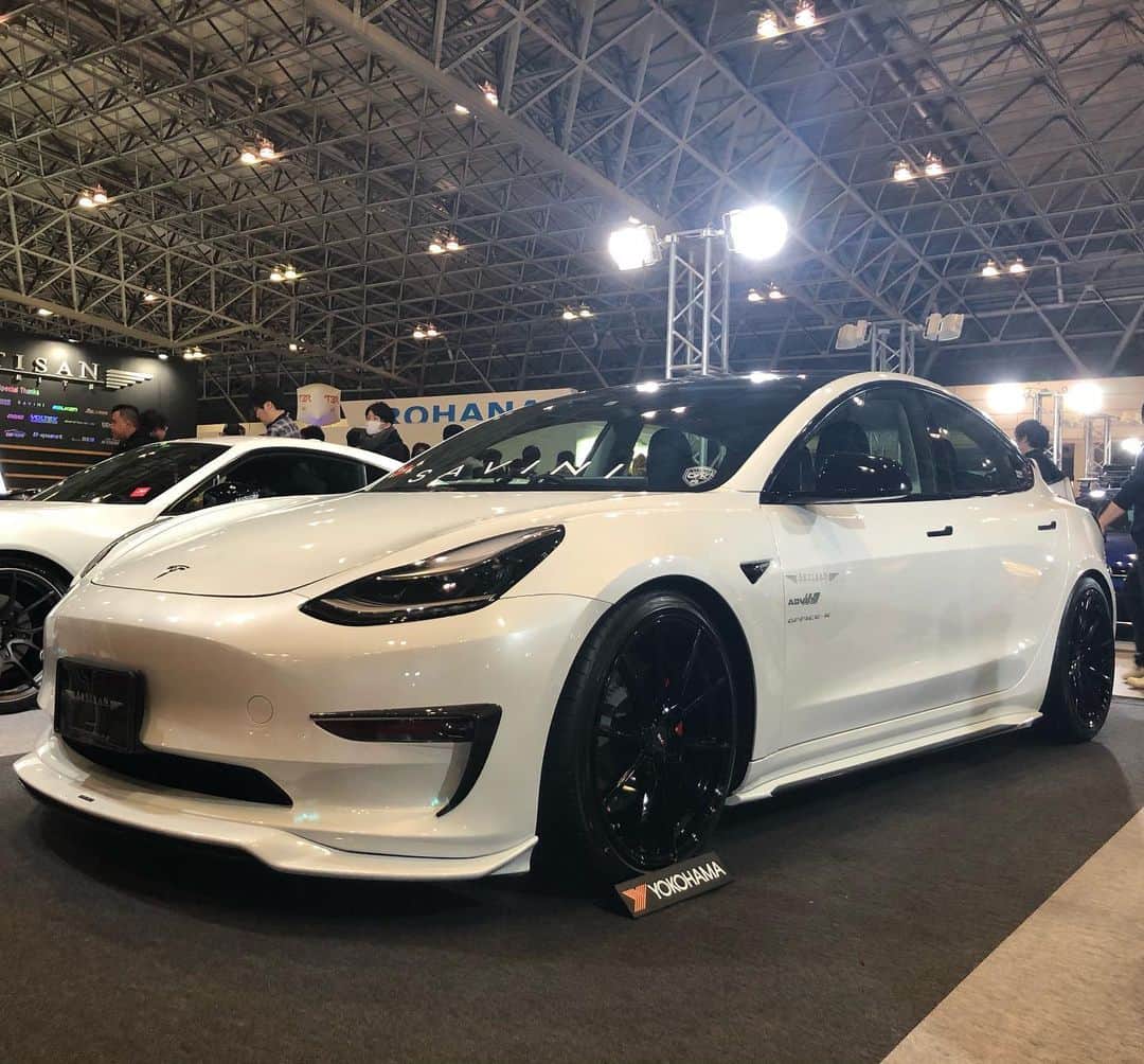 のインスタグラム：「TESLA Model 3 Bodykit：Artisan spirits/// Sportsline blacklabel  www.artisanspirits.co.jp www.office-kk.jp/ #OFKJP #officek #artisanspirits #artisan #アーティシャンスピリッツ #アーティシャン #blacklabel  #tesla #teslamotors #teslamodel3 #model3 #ev #electriccar #teslaclub #teslamotorsclub #evasivemotorsports #ravspecjdm #butlertire #jworksunlimited #premierautowerkz #suvproject #kanooperformance #car_life_staff #トラウム #車庫小舗 #nigeljdmparts #advancedautoperformance  #ottoautoservice #mr__lexus #jackspna」