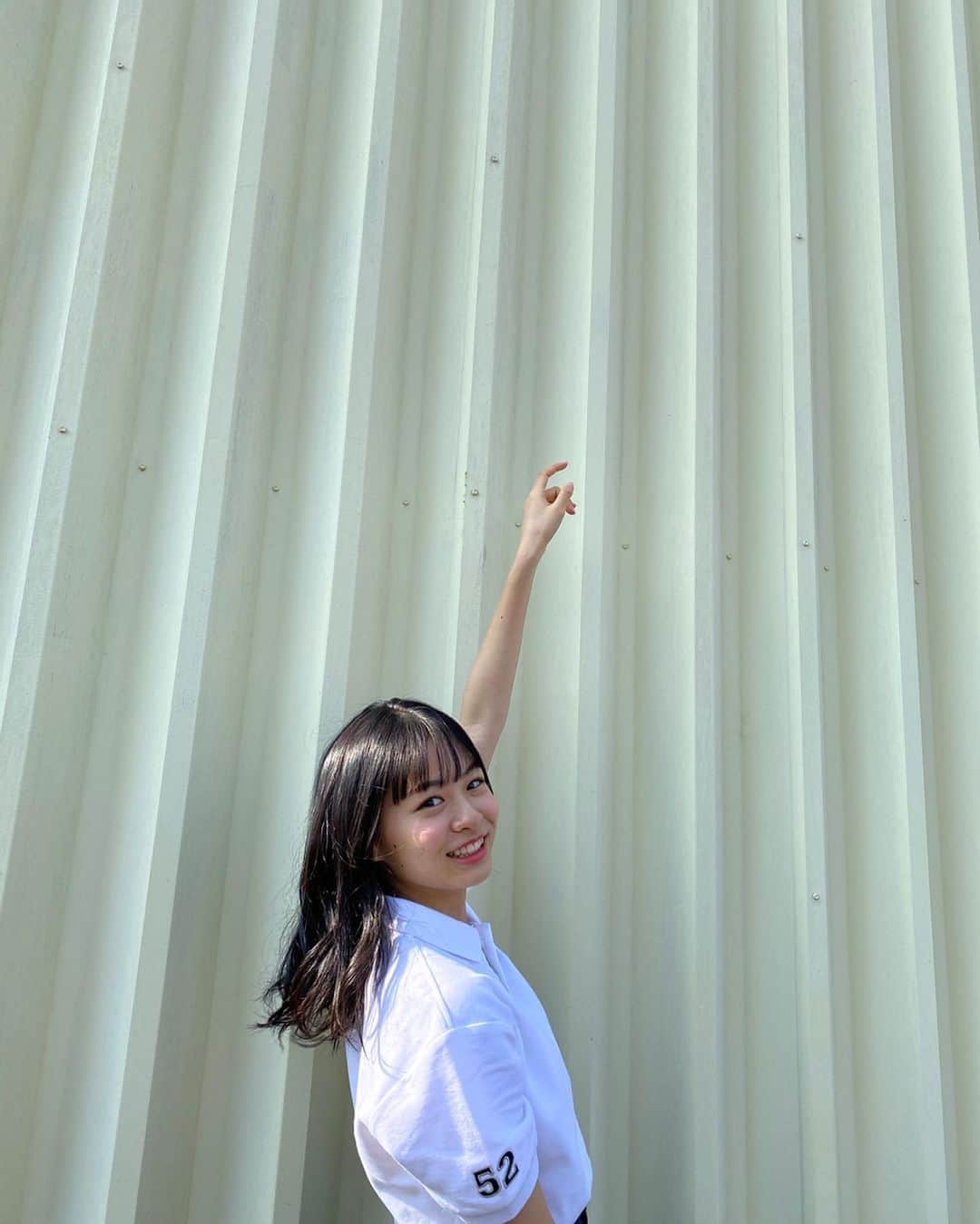 莉子さんのインスタグラム写真 - (莉子Instagram)「元気いっぱい半袖で撮影でした📸 もう春夏　！　はやすぎる　〜　😯」1月14日 19時51分 - riko_riko1204