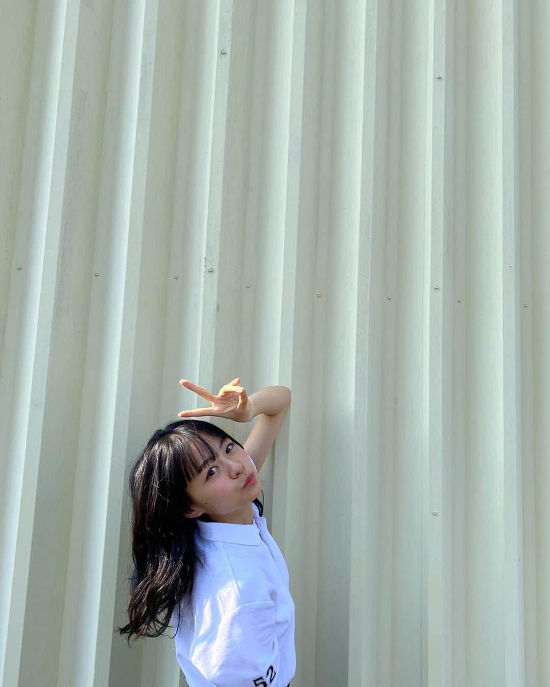 莉子さんのインスタグラム写真 - (莉子Instagram)「元気いっぱい半袖で撮影でした📸 もう春夏　！　はやすぎる　〜　😯」1月14日 19時51分 - riko_riko1204