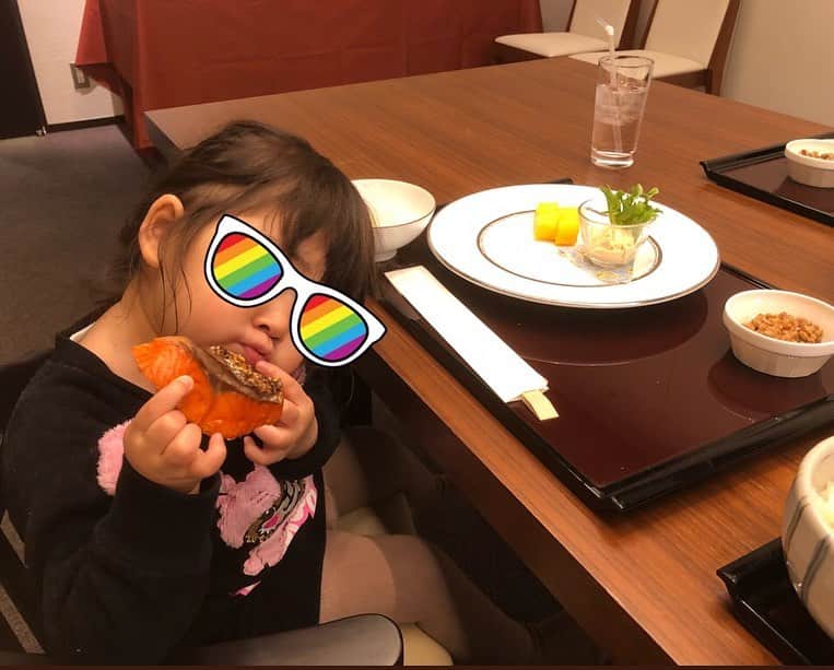 小森美果さんのインスタグラム写真 - (小森美果Instagram)「魚好きみたい🐟でも好きな食べ物は旦那に似て🍖w」1月14日 19時59分 - mika.165
