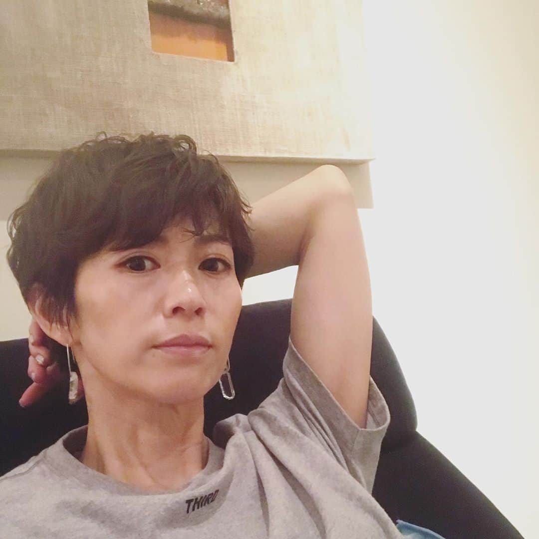 畑野ひろ子のインスタグラム：「昨年も大活躍した @third_magazine のTシャツ❤️ この春夏は、グレーにしてみました。」