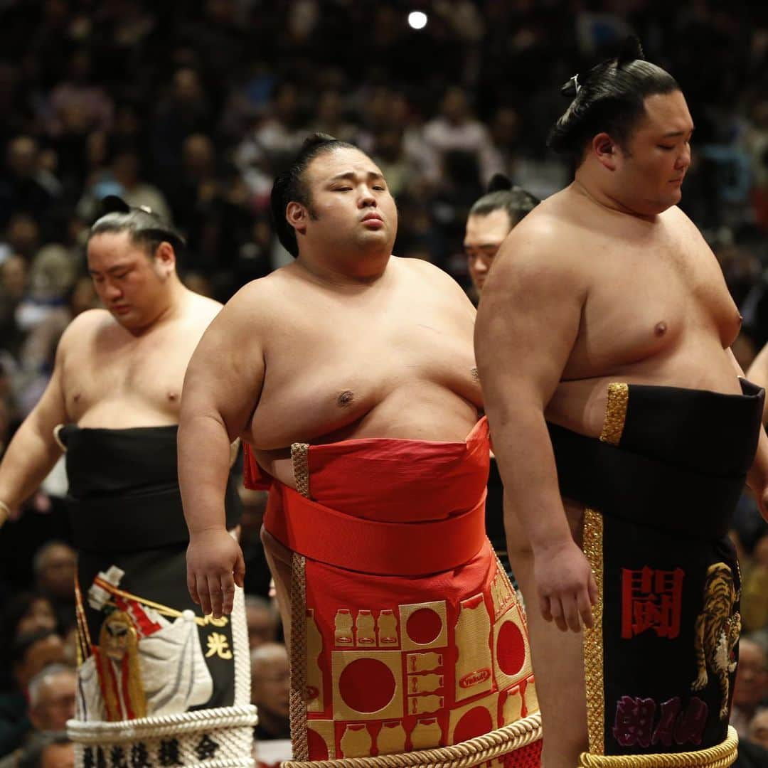 日本相撲協会さんのインスタグラム写真 - (日本相撲協会Instagram)「幕内土俵入り。明生、炎鵬、松鳳山。  @sumokyokai  #sumo  #相撲  #力士 #お相撲さん #大相撲  #初場所  #一月場所  #明正 #炎鵬 #松鳳山  #幕内土俵入り」1月14日 20時03分 - sumokyokai