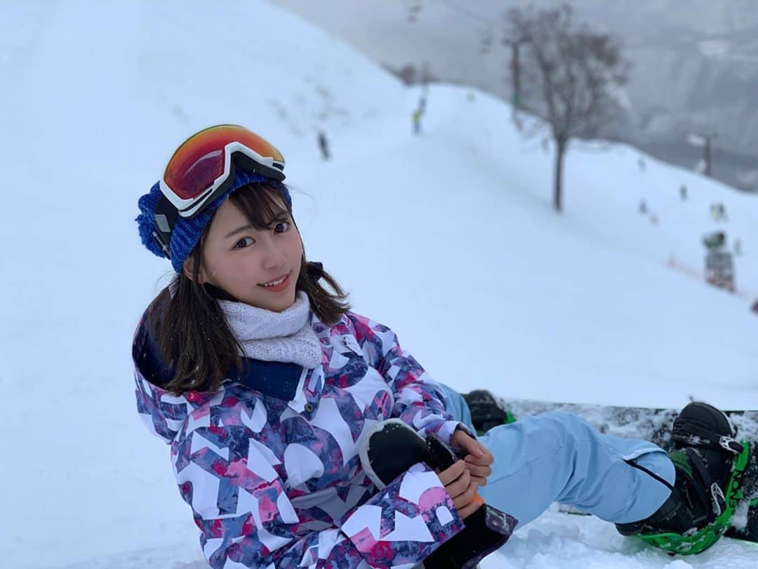 塚本美玲のインスタグラム：「2020年も全力で生きる🐹 ﻿ ﻿ ﻿ ﻿ ﻿ ﻿ ﻿ ﻿ ﻿ #スノボ#スノボ女子#ボード#雪#冬#winter#snow#全部雪のせいだ#ポートレート#被写体」