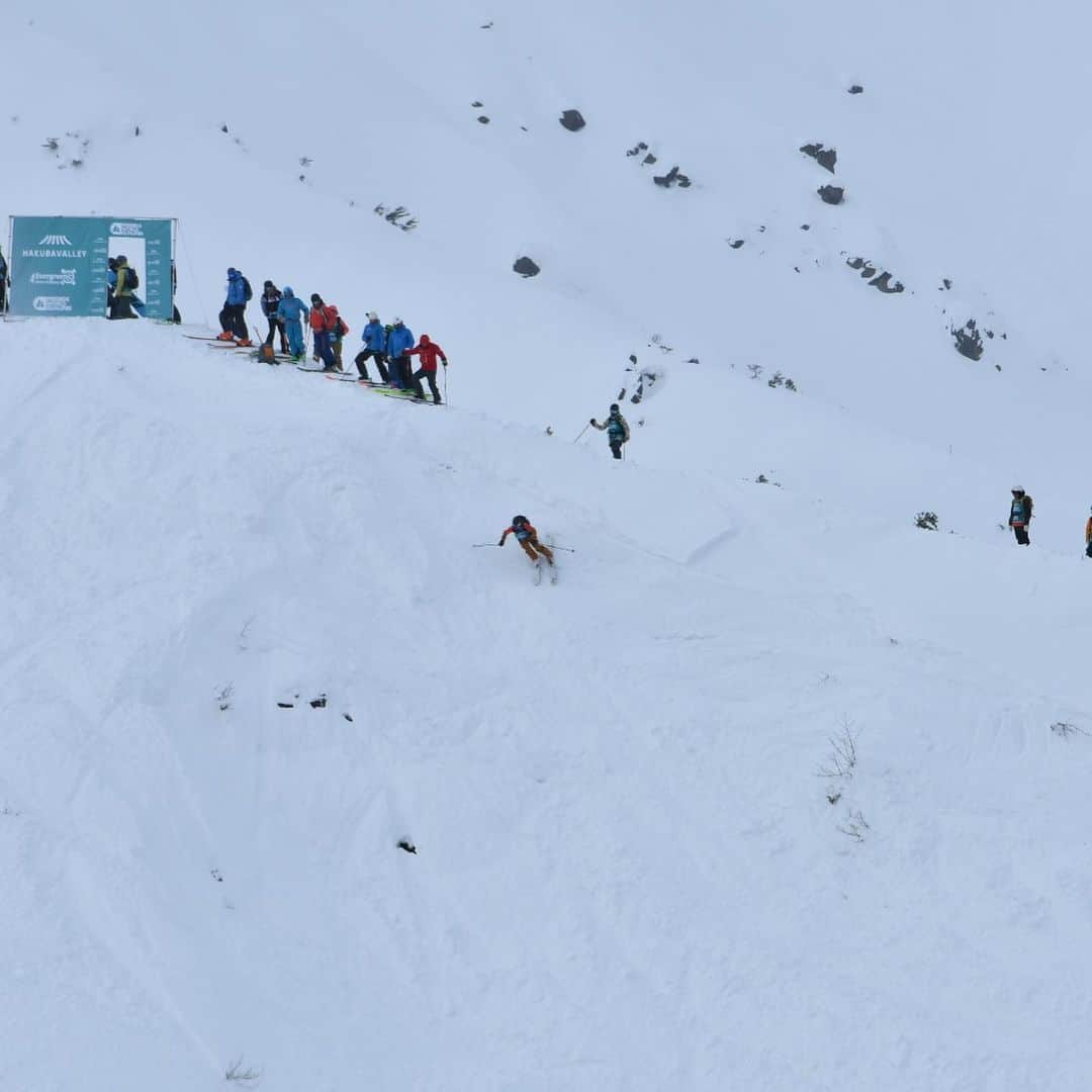 小野塚彩那さんのインスタグラム写真 - (小野塚彩那Instagram)「Still I can’t believe it!!! I’m so stoked back on @freerideworldtour in Hakuba stage!!!! . . 本日開催された白馬のFWQで優勝し、まさかのFWT白馬ステージのワイルドカードをGetしました!!今年は本当にこの為にトレーニングをしていたので、本当に嬉しいです‼️今週末から始まる本戦では昨年やりきれなかった思いを思いっきりぶつけてきたいと思います！！ . @thenorthfacejp @thenorthface_snow @atomicski @nippon_ski_development @jeep_japan_official @smithoptics.snow . . #neverstopexploring #shemovesmountains #sheskis #weareskiing」1月14日 20時33分 - ayana_onozuka