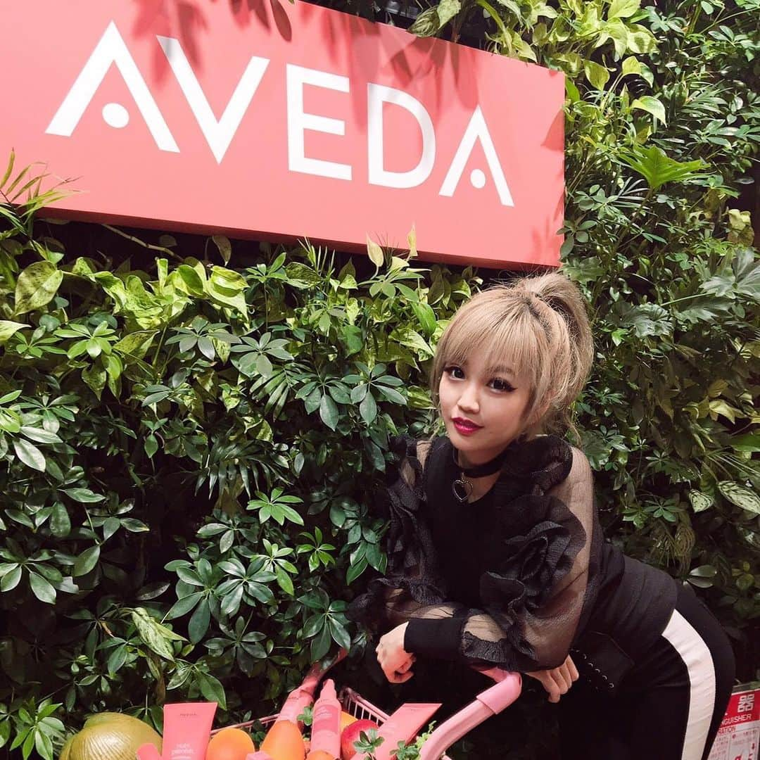 あさちるさんのインスタグラム写真 - (あさちるInstagram)「AVEDAの新シリーズ発売とサロン&スパ南青山店リニューアルオープンのお披露目イベントにチルマップ！ 髪の乾燥・ばさつきにお悩みの方のために開発された新シリーズ『ニュートリプレニッシュ』めっちゃいい香り。。 トークショーのSHIHOさんキレイすぎたし AYUMIさん×Oisix『 Purplc Carrot』×『Crazy Kitchen』のフードも素敵でした💓 今年はキレイ髪つくるぞ！ #nutriplenish #アヴェダ #うるおい美髪 #ニュートリプレニッシュ #aveda  #ニュートリプレニッシュ #うるおい美髪 @avedajapan https://www.instagram.com/avedajapan/」1月14日 20時44分 - asachill