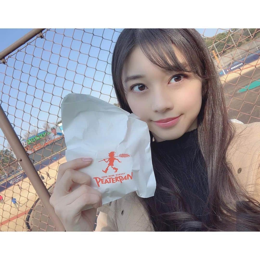 牧野真莉愛さんのインスタグラム写真 - (牧野真莉愛Instagram)「♡ ♡ 鎌ケ谷スタジアムへ行きました🐻2020.01.13 ただいま新人合同自主トレ中⚾️ ・ 詳しくは、まりブロみてね🐰︎💕︎ ↓ https://ameblo.jp/mm-12ki/theme-10086725508.html ♡ ♡  #渡部龍一 ブルペン捕手💜りゅうちゃん＝5歳まりあの時からお友だち #lovefighters ❤LOVEまりあ #北海道日本ハムファイターズ 👑 #鎌ケ谷スタジアム 💚10時到着 #ピーターパン 💙紺田姉さん買ってきてくれた #カビー ちゃん🐻翔くんのホームランボールお友だちが持ってる #新鎌ヶ谷駅 🐻カビーちゃんさがしたよ8にん  #モーニング娘20 #morningmusume20 #牧野真莉愛」1月14日 20時50分 - maria_makino.official