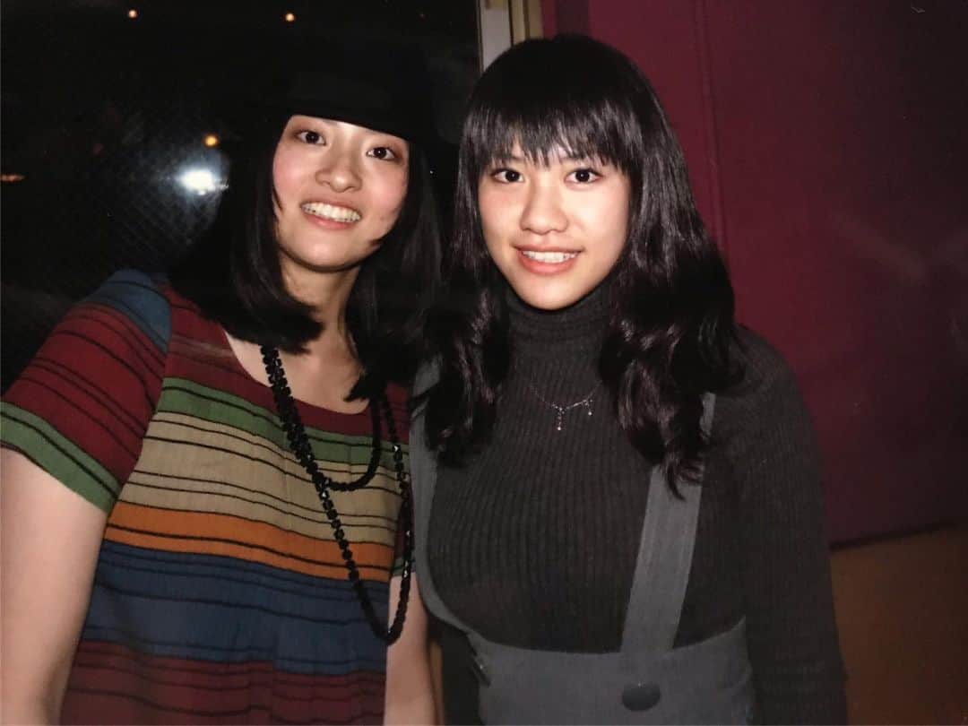 見田村千晴さんのインスタグラム写真 - (見田村千晴Instagram)「そして昨日物販スタッフをしてくれた友達。 2009年に渋谷7th FLOORで人生初のワンマンライブをしたときも、手伝ってくれたのです。 約10年の時を経て、昨日は可愛い娘ちゃんと一緒に。 嬉しいなあ、本当にありがとう。  #いびだきツアー」1月14日 21時00分 - chiharu_mtmr