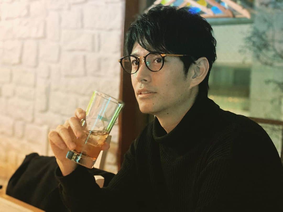 加藤仁志さんのインスタグラム写真 - (加藤仁志Instagram)「僕がいつも飲んでいるお酒はなかなか甘いらしい。舌がお子様らしい。 #bar #ebisu #energy」1月14日 20時58分 - hitoshikatou