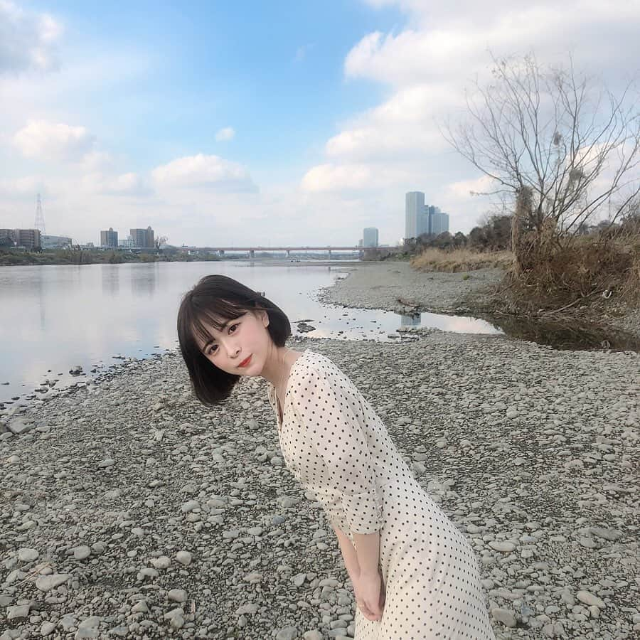 平松可奈子さんのインスタグラム写真 - (平松可奈子Instagram)「髪を切って はじめての撮影📸 楽しみだなあ🌷 . 秋がまだ少し残ってて 嬉しかったなあ🍁 . #photogenic  #sky #instagood  #girl  #撮影　#ボブ　#ショートボブ  #彼女感　#空　#kanacofashion  #暗髪 #hairstyle」1月14日 21時03分 - 11kanaco14