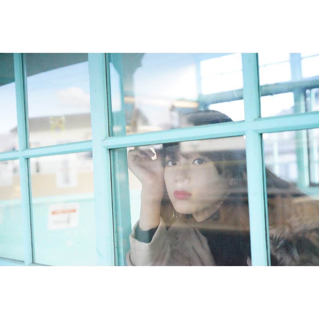 さんのインスタグラム写真 - (Instagram)「お写んぽ🚃 . . . #picture #portrai #girlportrait  #portraitlove #japanesegirl  #japanphotography  #ポートレート #ママ撮り #お写んぽ　 #コート #ピンクラテ  #花田姫佳 #中学２年生 #13歳 #girl」1月14日 21時05分 - himeka_hanada