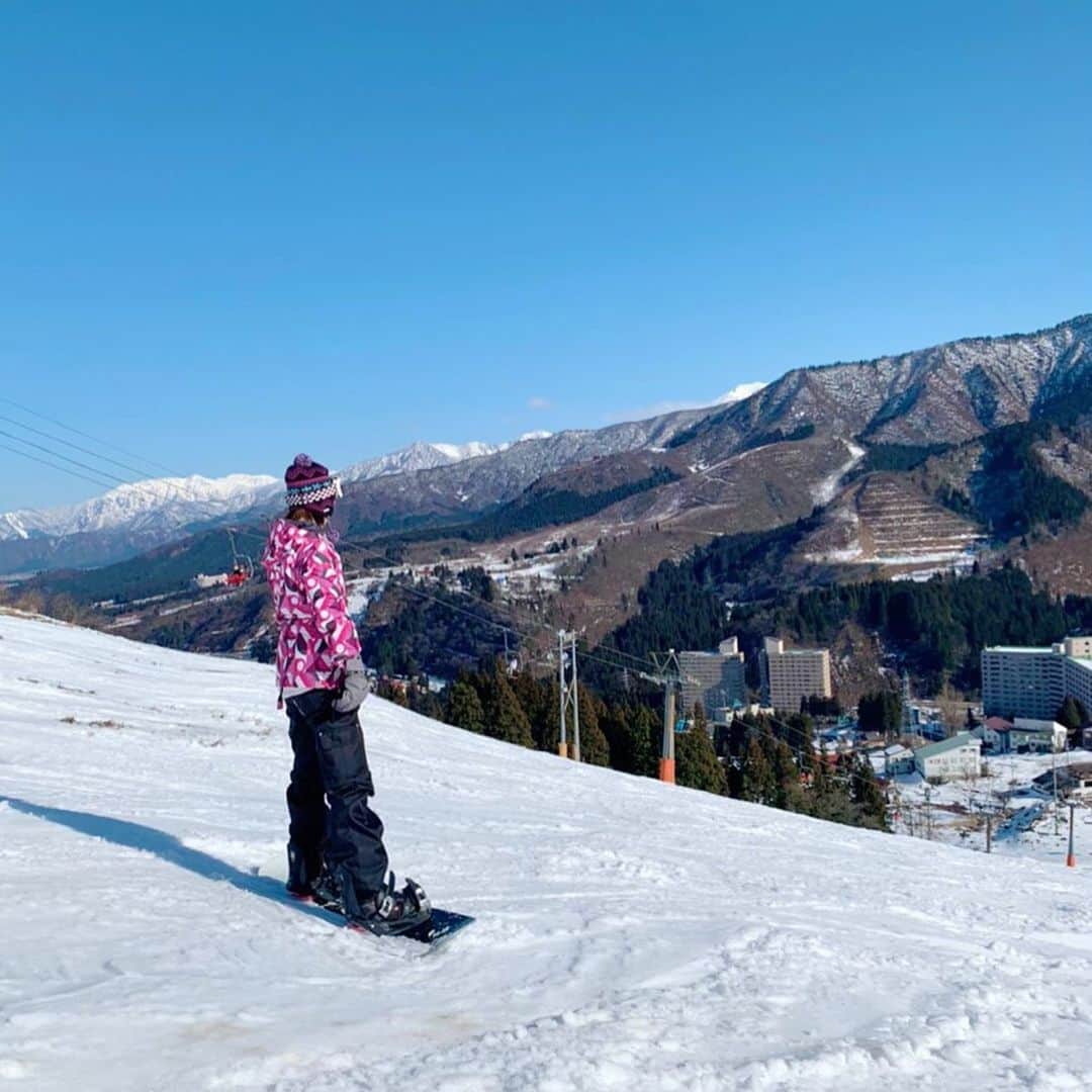 栗原里奈さんのインスタグラム写真 - (栗原里奈Instagram)「先日のオフは 寝ずに起きて雪山🏔へ！！ なんだかんだで毎年行っておりますの🏂  今年はあと数回行きますの(^.^) #スノボ #ウィンタースポーツ #筋肉痛」1月14日 21時34分 - rina__kurihara