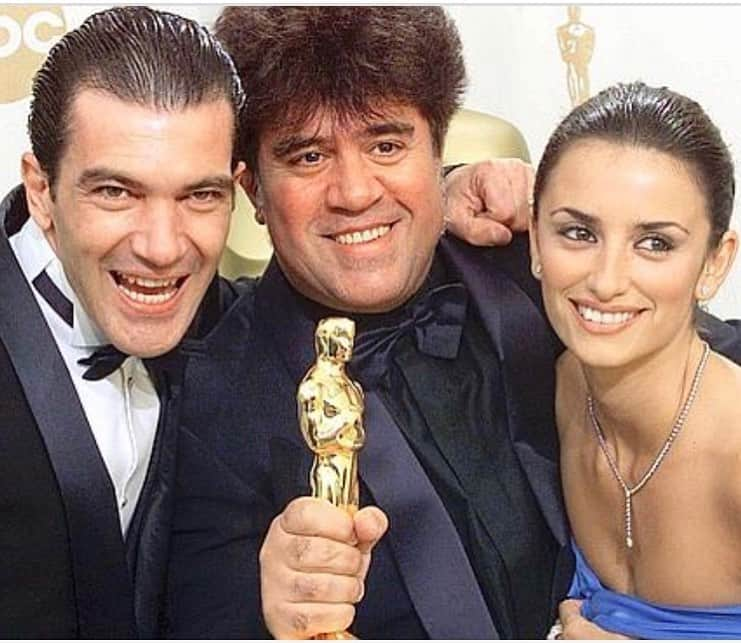 ペネロペ・クルスさんのインスタグラム写真 - (ペネロペ・クルスInstagram)「Felicidades a mis queridos @antoniobanderasoficial y #pedroalmodovar por sus merecidisimas nominaciones a los #oscars  Y felicidades a todo el equipo!! ❤️#dolorygloria #painandglory @eldeseo_  So happy for my friends @antoniobanderasoficial and #pedroalmodovar for their #oscars nominations for their amazing work in #painandglory Congratulations!!!!!」1月14日 21時33分 - penelopecruzoficial