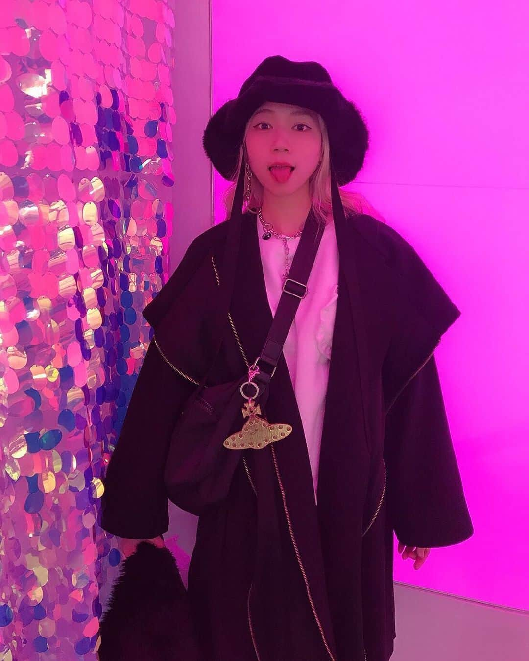 高田志織さんのインスタグラム写真 - (高田志織Instagram)「😛 #NaAst#ナースト#viviennewestwood」1月14日 21時34分 - shiori_naast