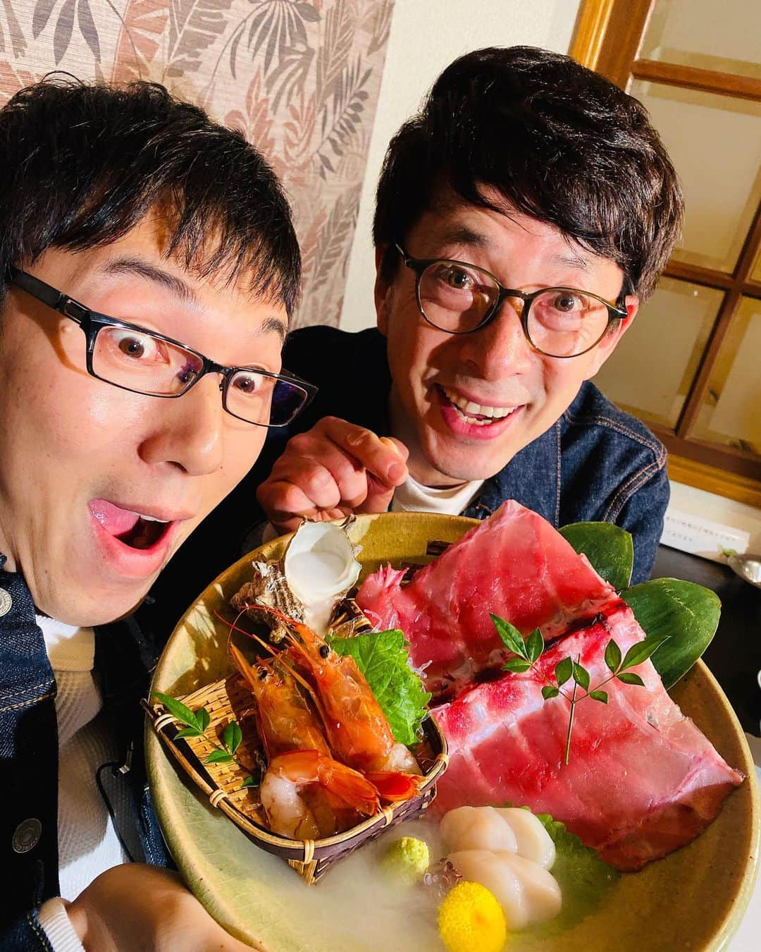 西川忠志さんのインスタグラム写真 - (西川忠志Instagram)「マグロの中落ち！  ゴエさんとスプーンで削いでいただきました😋！ 美味しかった😋  本日から松竹座のお稽古が始まりました！  そして稽古後は『ゴエと忠志のDEEP関西』のロケでした！ DEEP関西ロケの夜ロケは久しぶりでしたので またいつもと違い新鮮でした😊 今年もどうぞ宜しくお願い申し上げます。  今年も素敵な衣装はFULLCOUNTさんです！  そして明日水曜日はMBSラジオ『ありがとう浜村淳です』に 出演させて頂きます。 お時間ございましたらお聴き頂けましたら幸いです。  感謝  #eo光　#ゴエと忠志のdeep関西  #衣装　#fullcount  #ロケ　 #浅越ゴエ  #西川忠志　#まくろの中落ち　#中落ち　#刺身　 #大阪グルメ　#美味しい　#おいしい　#ありがとうございます #ありがとう　#感謝　#松竹座　#稽古　#吉本新喜劇　 #mbsラジオ #ありがとう浜村淳です」1月14日 21時41分 - nishikawa_tada