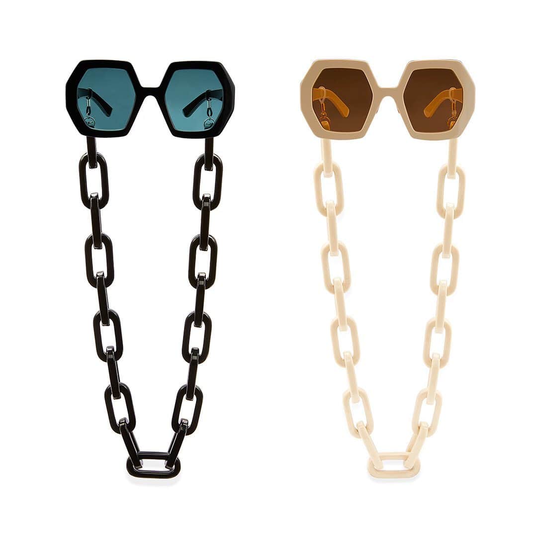 HYPEBEASTさんのインスタグラム写真 - (HYPEBEASTInstagram)「@hypebeaststyle: @gucci has added slew of new “Eyewear Chains” to its Spring/Summer 2020 sunglasses collection. Attaching on to the sunglasses, the chains come in either a resin and metal chain with palladium finish or a full-metal chain with a gold finish, and can be carried around the neck when indoors. Look for them to arrive in the coming months ahead with a price tag of approximately $370 USD.⁠⠀ Photo: @kering_official」1月14日 22時12分 - hypebeast