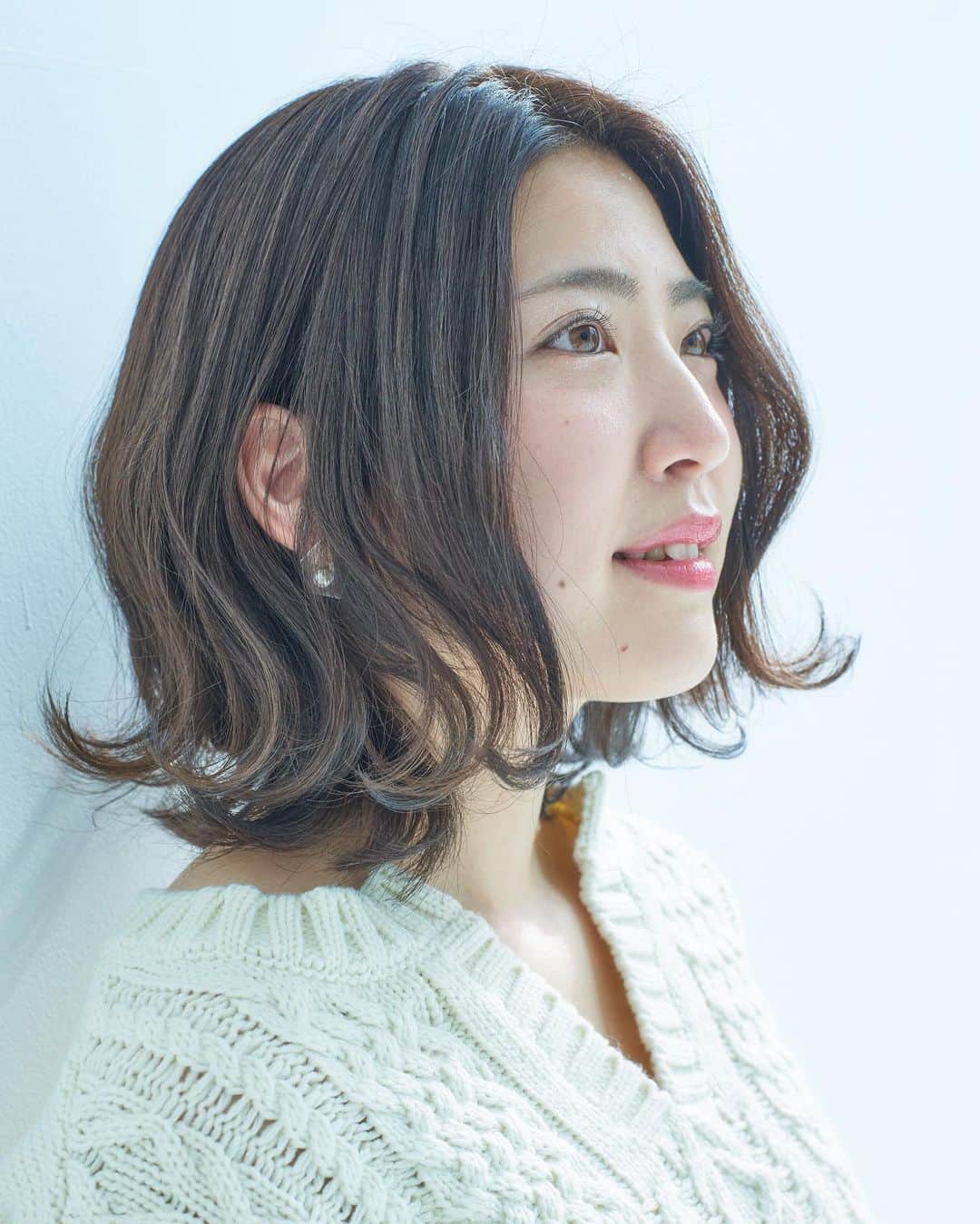 鈴木友里絵のインスタグラム：「毛先がくるんってなってると気分も上がる気がする✌️💇‍♀️ . . . . . photo by @ayamurakoso」