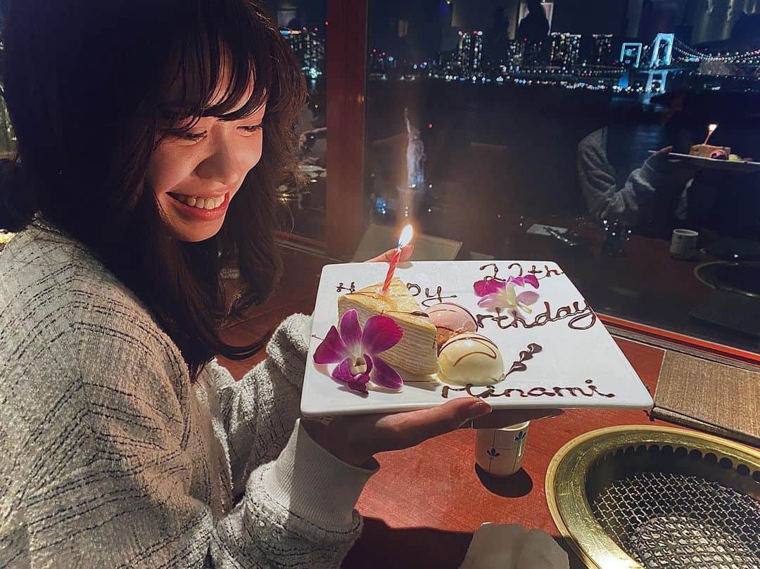 端田三奈未さんのインスタグラム写真 - (端田三奈未Instagram)「2020.01.13﻿ ﻿ 22歳になりました！﻿ お祝いありがとう🥂﻿ ﻿ 日付が変わった瞬間は﻿ 見事に爆睡しておりました。笑﻿ ﻿ ﻿ ﻿ ﻿ ﻿ "もう"と"まだ"22かっていう2つの不思議な感覚💭﻿ 「今の自分が1番好きだ」と胸を張って言えるような毎日を送れますように！🌟﻿ ﻿ ﻿ ﻿ ﻿ ﻿ ﻿ ﻿ ﻿ ﻿ ﻿ ﻿ ﻿ ﻿ ﻿ ﻿ ﻿ ﻿ ﻿ ﻿ ﻿ ﻿ #お台場 #台場シティ #アクアシティー #自由の女神像 #東京湾岸 #港区 #成人式2020 #夜景萌え #夜景の見えるレストラン #肉好きな人と繋がりたい #焼肉ディナー #mybirthday🎂 #今年の抱負は #22yearsold #記念日ごはん #バースデーボード #お祝いありがとうございました #20200113 #happymybirthday ﻿#夜の景色 #お台場グルメ #お出かけ好き ﻿#港区 ﻿」1月14日 22時16分 - scr_mi