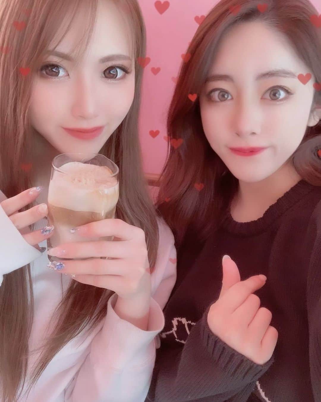 のインスタグラム：「. コニと韓国行ってきた🇰🇷💓 先にコニ韓国いたから1人で韓国行ったけどほんっとわかんなかすぎてずっとCAの人着いててくれてた🥺🙏💓💓 楽しかった🥰✨✨ #韓国 #韓国旅行 #韓国コスメ」