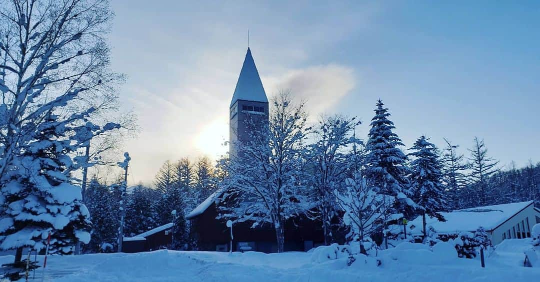 西真理子さんのインスタグラム写真 - (西真理子Instagram)「❄Snow scene❄  雪は誰もが美しさと清々しさを感じられる。そして子供心を蘇らせるね✨  Memories of snow scene.  #snow #japan #hokkaido #bieihokkaido #bilke #snowscene #campingcar #雪景色 #北海道 #美瑛 #富良野 #青の池 #道の駅 #旅」1月14日 22時34分 - mari.nishi.7