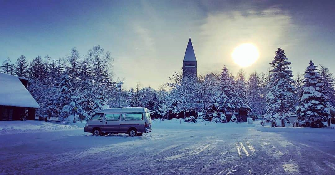 西真理子さんのインスタグラム写真 - (西真理子Instagram)「❄Snow scene❄  雪は誰もが美しさと清々しさを感じられる。そして子供心を蘇らせるね✨  Memories of snow scene.  #snow #japan #hokkaido #bieihokkaido #bilke #snowscene #campingcar #雪景色 #北海道 #美瑛 #富良野 #青の池 #道の駅 #旅」1月14日 22時34分 - mari.nishi.7