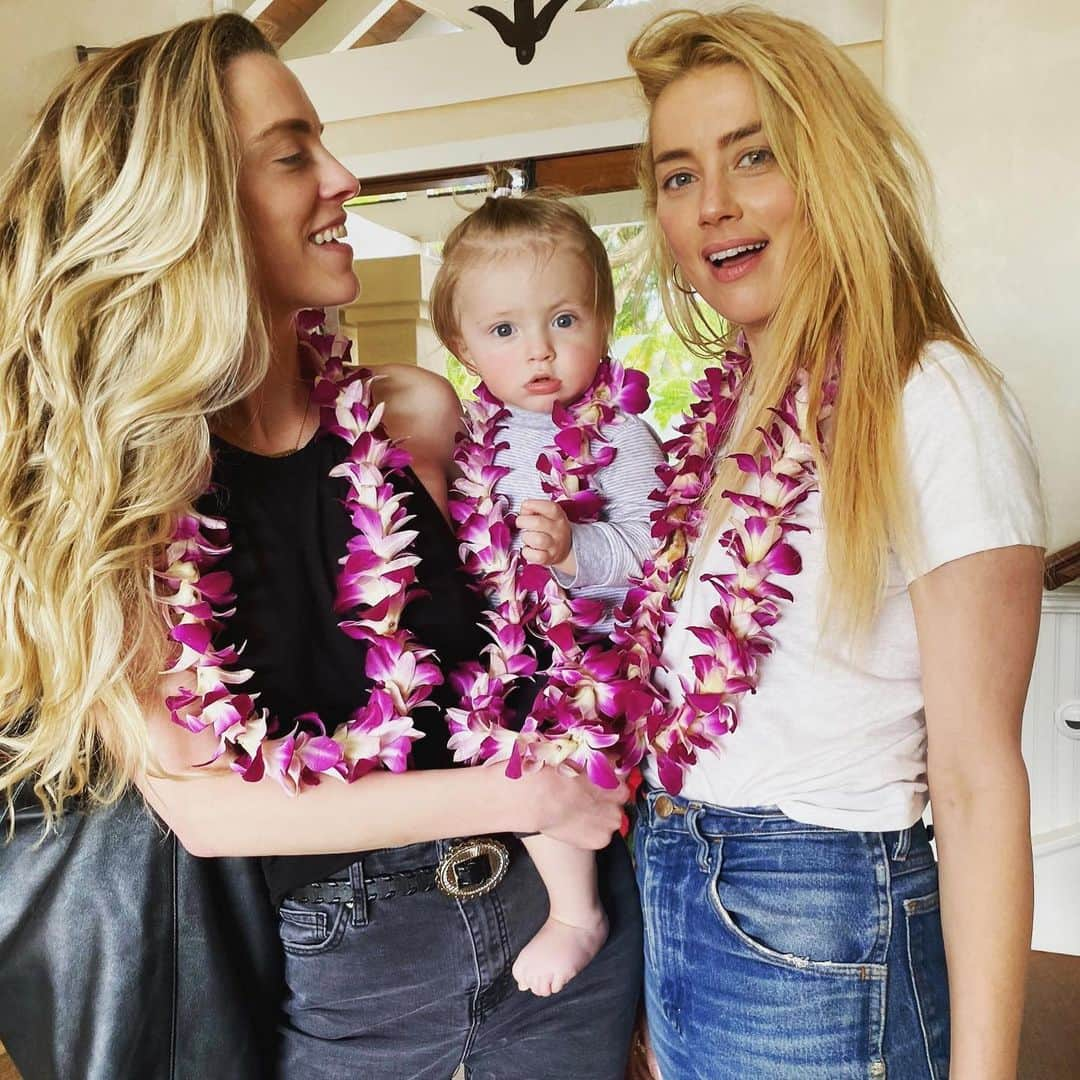 アンバー・ハードさんのインスタグラム写真 - (アンバー・ハードInstagram)「Missing my Hawaiian tribe.」1月15日 4時51分 - amberheard