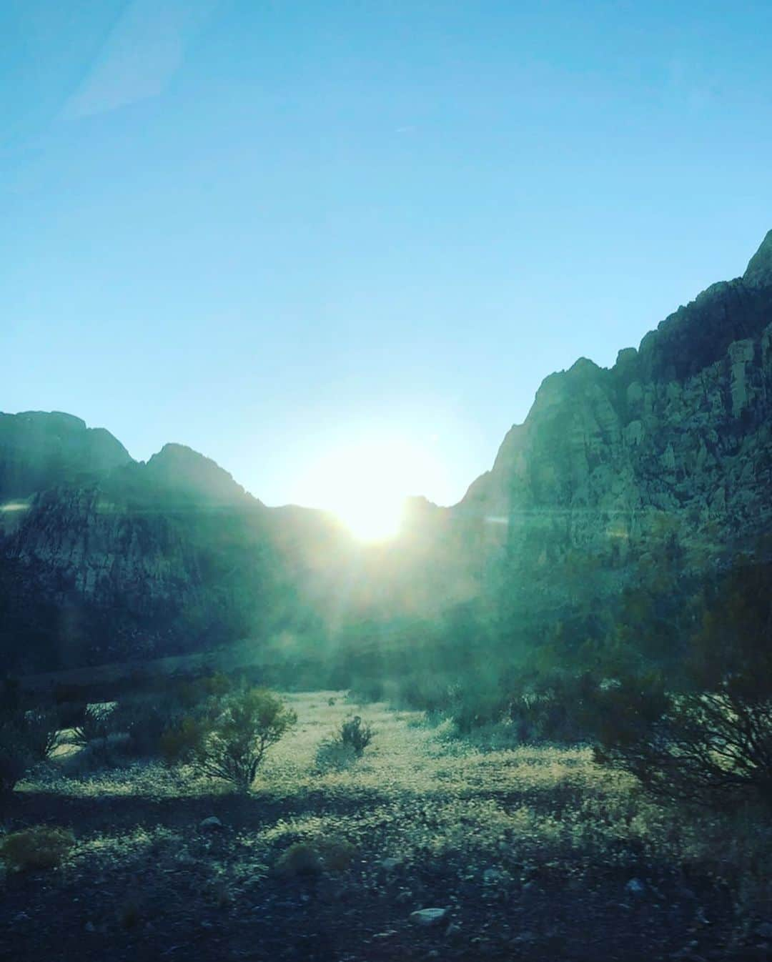 村主章枝さんのインスタグラム写真 - (村主章枝Instagram)「We went Red rock for location check with Japanese TV producer. Can't wait to making a good project with them on April✨ レッドロックにプロデューサーさんとローケーションチェックに行きました。 ４月の番組撮影が楽しみです。 #redrockcanyon  #locationcheck #アンコキーヌ」1月15日 4時45分 - fumie.suguri