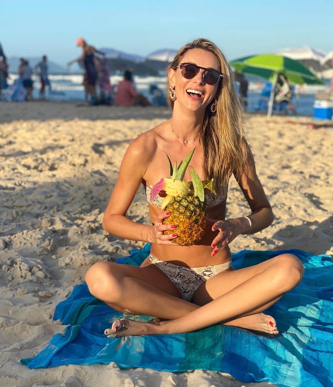 Ludi Delfinoさんのインスタグラム写真 - (Ludi DelfinoInstagram)「Back to reality but so thankful for the amazing moments spent in Brazil with friends and family. Excited for 2020 👙🌊☀️😎🍹🍍」1月15日 4時45分 - ludidelfino