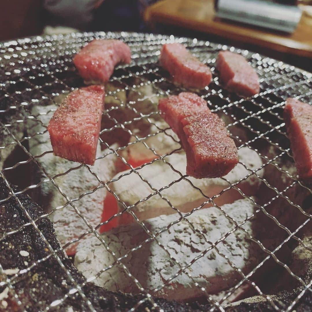 戸田めぐみのインスタグラム：「新年会で牛タン！サムギョプサル！！ 美味しいです。幸せです。。 #焼肉」