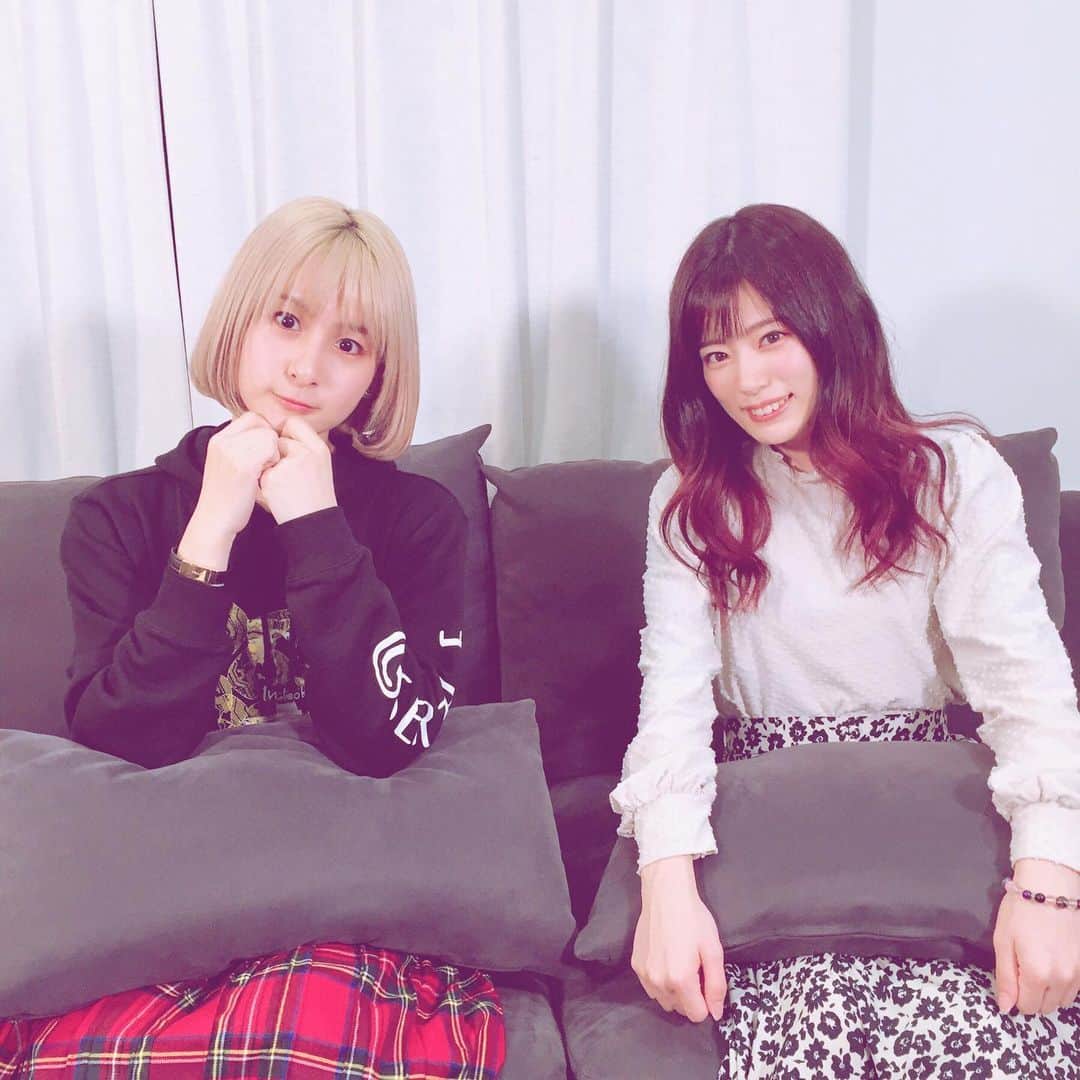 吉田有里のインスタグラム：「#吉田有里と田中ちえ美の仲間になりたそうにこちらを見ている﻿ #こちみて﻿ 初回生放送ありがとうございました〜〜！！﻿ ﻿ 後輩と番組ということで﻿ 先輩としてちゃんと引っ張っていけるかな〜とか色々不安でした〜﻿💦 (むずかし〜〜先輩むずかし〜〜) でも、楽しかったです☺️☺️☺️ ﻿ もちろん、２人ともまだまだ手探りで﻿ ふわふわしているところも多々あるかと思いますが﻿ ﻿ 回を重ねる毎に、コンビネーションよくトークできるようになれそうな気がしています☺️✨﻿ ちえ美、よろしくです🧡🧡﻿ ﻿ ちょっとずつ進歩して進化していきたいな！と思ってます…！﻿ 何卒暖かく見守っていただけたら嬉しいです。﻿ ﻿ 是非！仲間になって🙋‍♀️🙋‍♀️笑﻿ ﻿ #こちみて﻿ #吉田有里と田中ちえ美の仲間になりたそうにこちらを見ている #田中ちえ美 #ちぇみー」