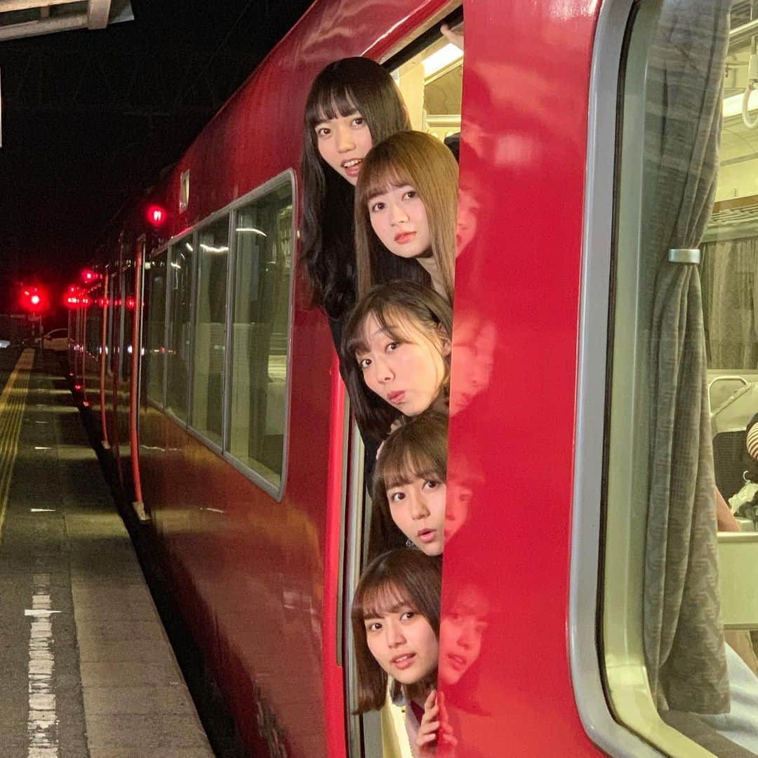 大場美奈さんのインスタグラム写真 - (大場美奈Instagram)「🚃 この度 #メーテレ さんのドラマ 「#名古屋行き最終列車 2020」に 私たち #SKE48 の出演が決定しました👏🏻 . 今作で第8弾目となる 東海地区の皆さまに愛されてる作品に SKE48が出演させてもらえるのは とっても嬉しく光栄なことです。 . . この作品には先輩である松井玲奈さんが出演されてました。 「名古屋行き最終列車」といえば 松井玲奈さんというイメージ。 今作で玲奈さんが卒業なされ、 SKE48に出演のチャンスが到来し なんだか"バトン"を渡していただいた様な気持ちです。 精一杯楽しく演じさせていただきました。 . . 「名古屋行き最終列車 2020」 🐏1月27日・28日・29日・30日 🕑深夜0時18分より . . 「名古屋行き最終列車 2020 SKE48編」 🐏2月1日 🕑深夜0時10分から  よろしくお願いします🌛🚃」1月15日 0時07分 - obamina__43