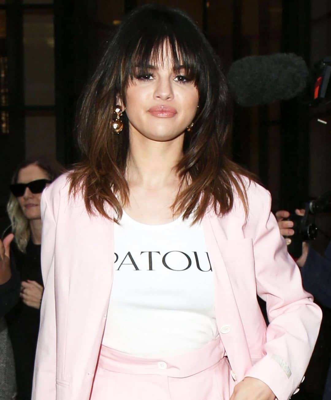 神能裕貴のインスタグラム：「🌫 Selena Gomez 🌫 ラウンドしたワイドな前髪にハンパ丈、毛先にかけてのグラデーションカラーがフレッシュさを出しています🌐 #selenagomez #hollywood」