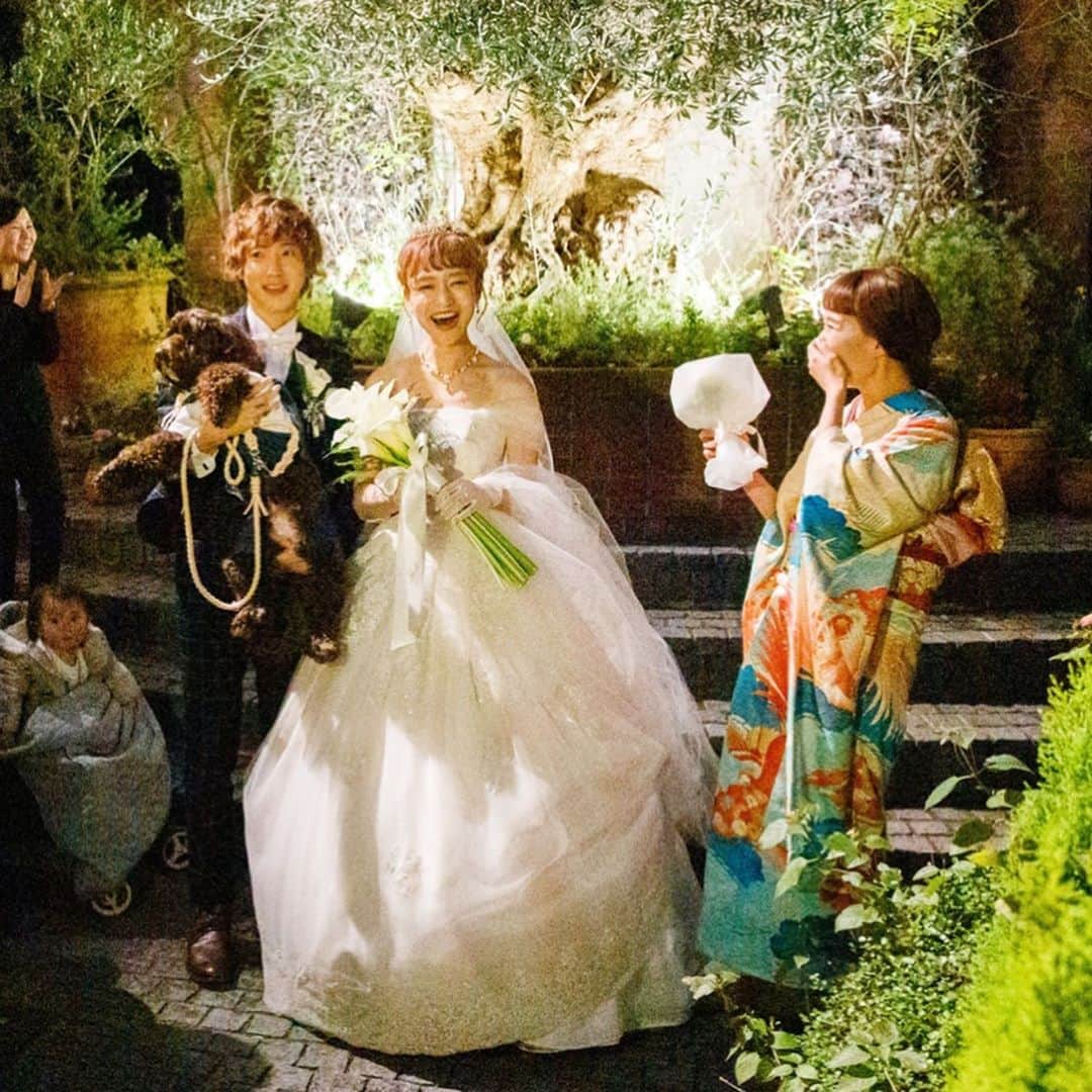 柴田紗希さんのインスタグラム写真 - (柴田紗希Instagram)「人生初のブーケトスをキャッチさせて頂きました。 真名子さんが良い写真を！ 同い年だけど同い年に思えない美しさと落ち着きのある素晴らしい女性から、、、💐 もうこの時点で大幸せでした。 たまらん。 そして、結婚式と二次会の楽しい写真たち♡ ずーとずーと美しかった ずーとずーと温かかった マイちゃんって本当優しい優しい女神なんだなぁ タカハシマイって本当なんか女神」1月15日 0時23分 - shibasaaki
