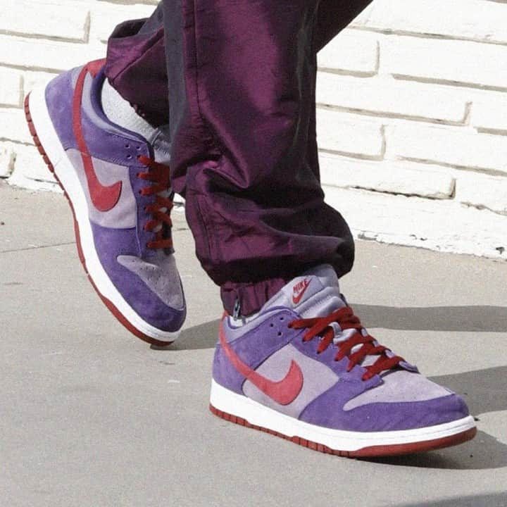 Sneaker Newsさんのインスタグラム写真 - (Sneaker NewsInstagram)「The door to the Nike vault continues to crack open as the Swoosh confirms the return of the Dunk Low co.jp "Plum". Originally releasing in 2001, this original member of the "Ugly Duckling" Dunk Pack is coming back on February 7th for $110. Link in bio to learn more.」1月15日 0時32分 - sneakernews